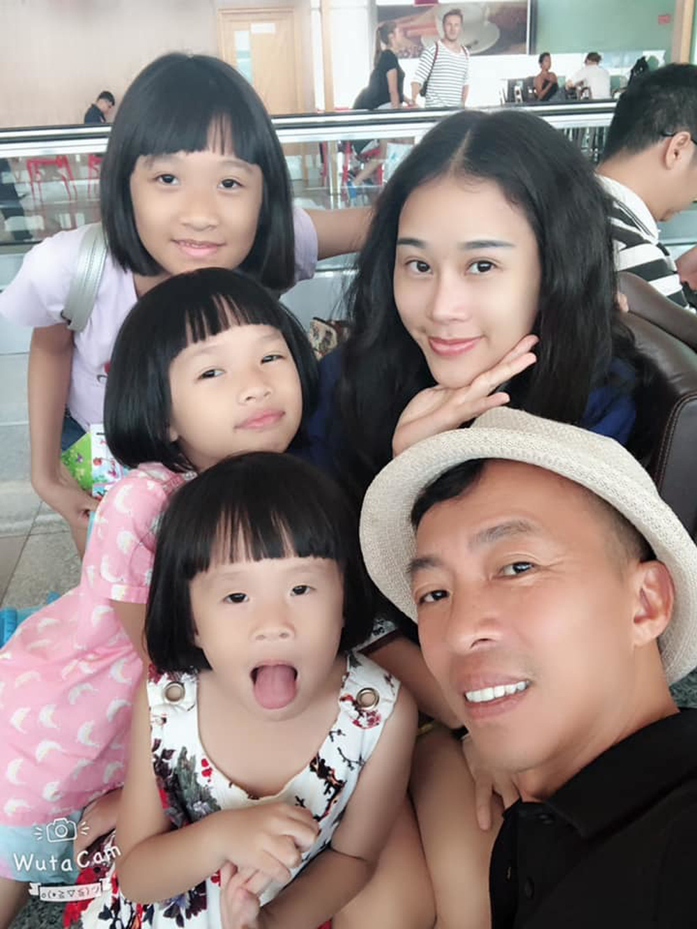 Cuộc sống viên mãn của ca sĩ Việt Hoàn: Lấy vợ kém 18 tuổi, ở nhà vườn gần 2.000m2-3