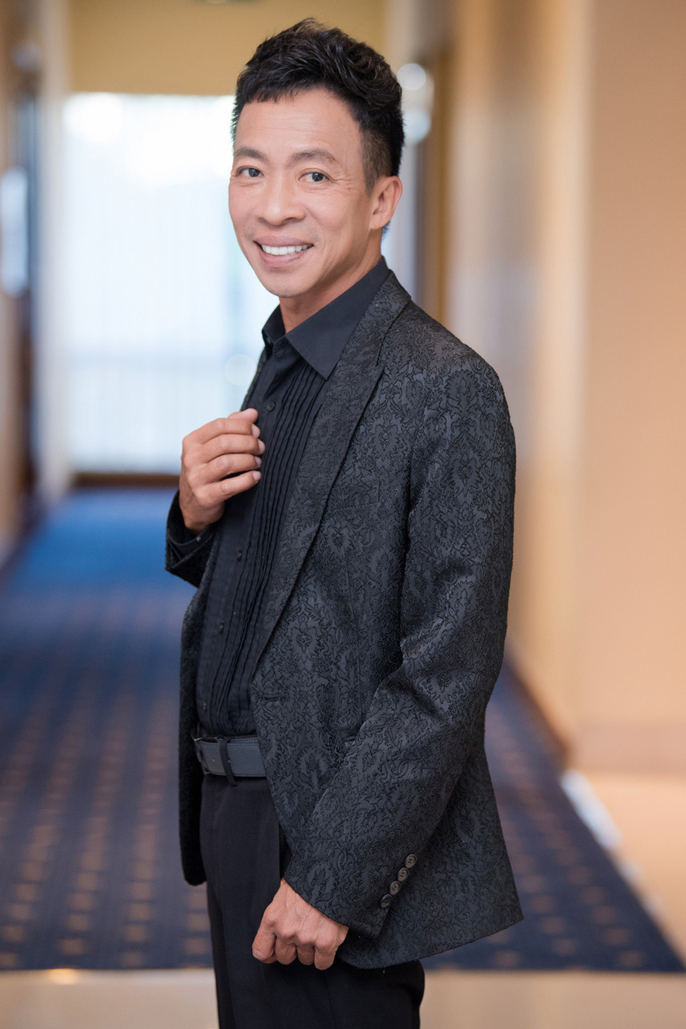 Cuộc sống viên mãn của ca sĩ Việt Hoàn: Lấy vợ kém 18 tuổi, ở nhà vườn gần 2.000m2-1