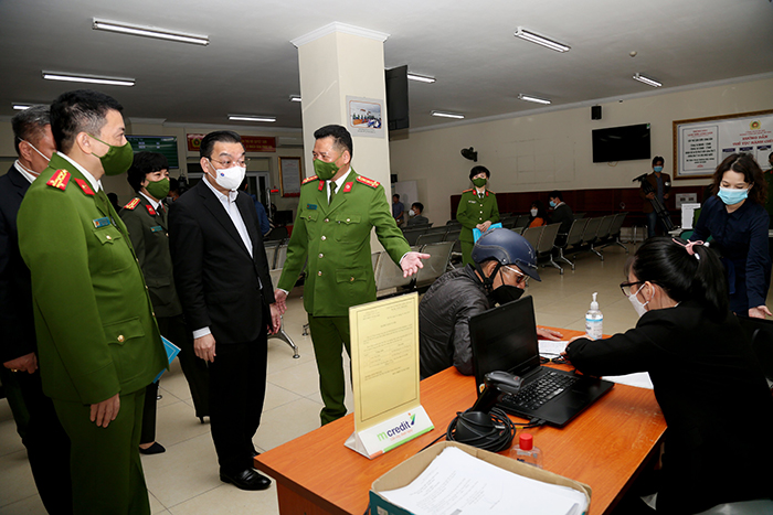 Chủ tịch UBND TP Chu Ngọc Anh thăm, chúc tết cán bộ, chiến sĩ Công an Thành phố-2