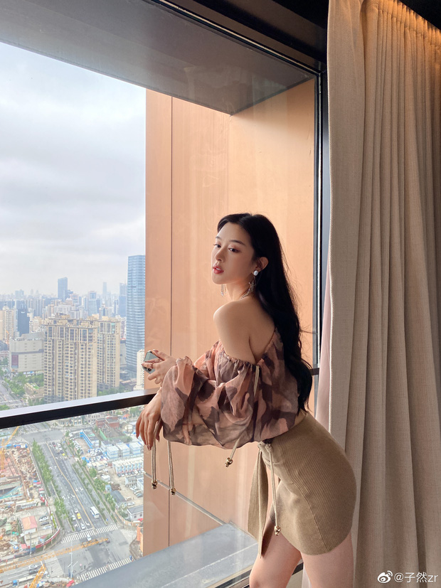 Hot girl Huỳnh Hiểu Minh theo đuổi hậu ly hôn là ai? Hoa khôi đình đám, visual tựa Lưu Diệc Phi nhưng body sexy ăn đứt Angela Baby-7