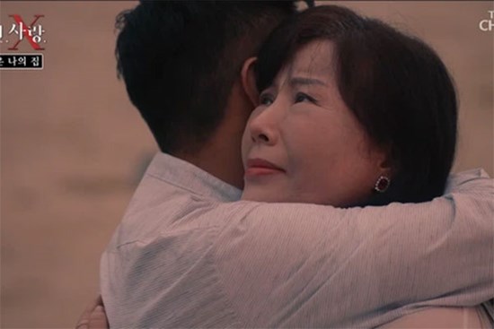 Người phụ nữ gọi báo con trai bị đâm chết, cảnh sát điều tra phát hiện sự thật gây sốc về mối quan hệ thật sự của 2 mẹ con