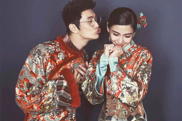 Rầm rộ clip Angela Baby khóc nức nở giữa nơi đông người, Huỳnh Hiểu Minh dửng dưng thờ ơ ngồi kế bên-5