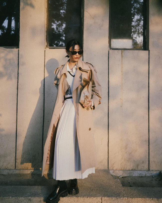 4 kiểu áo khoác hợp diện với váy trắng để vẻ ngoài sang xịn mịn hết cỡ-9