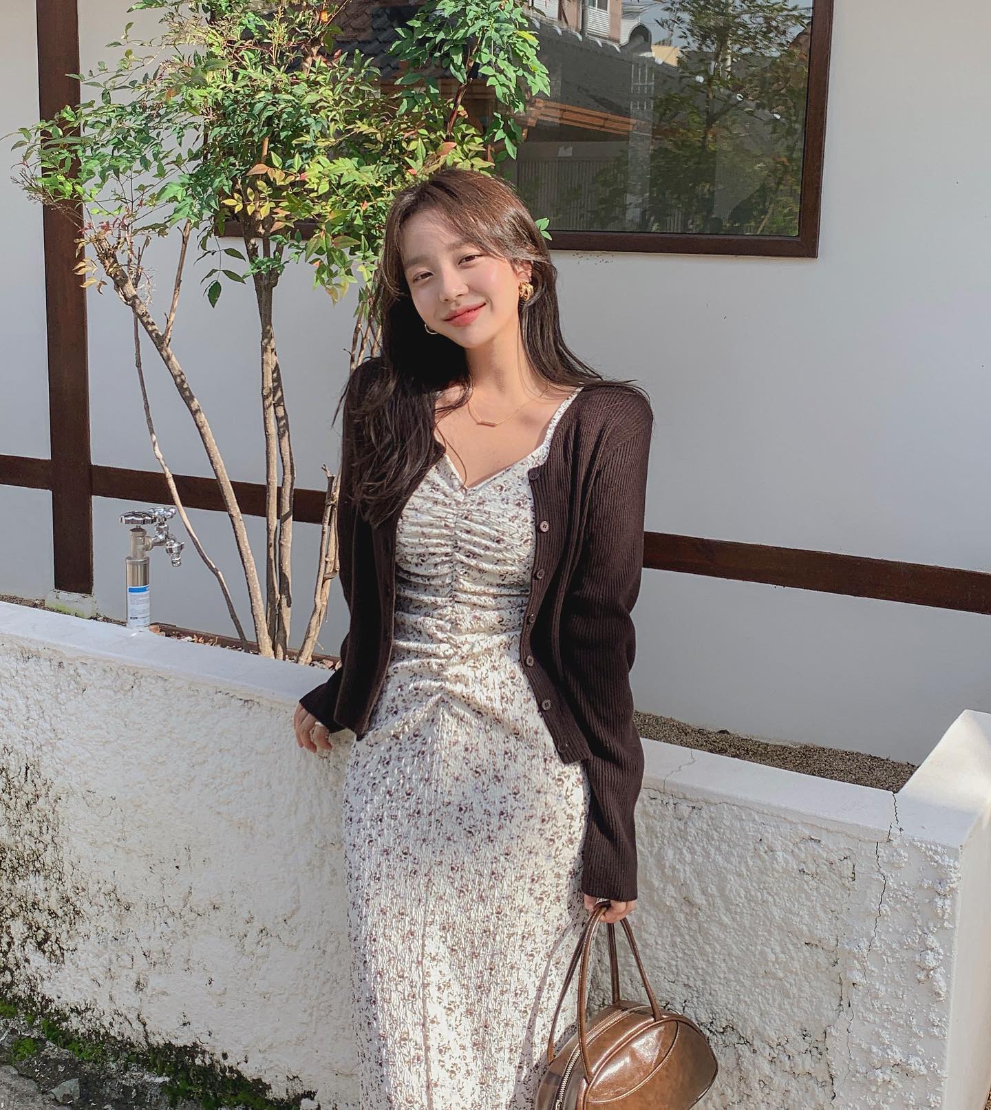 4 kiểu áo khoác hợp diện với váy trắng để vẻ ngoài sang xịn mịn hết cỡ-3