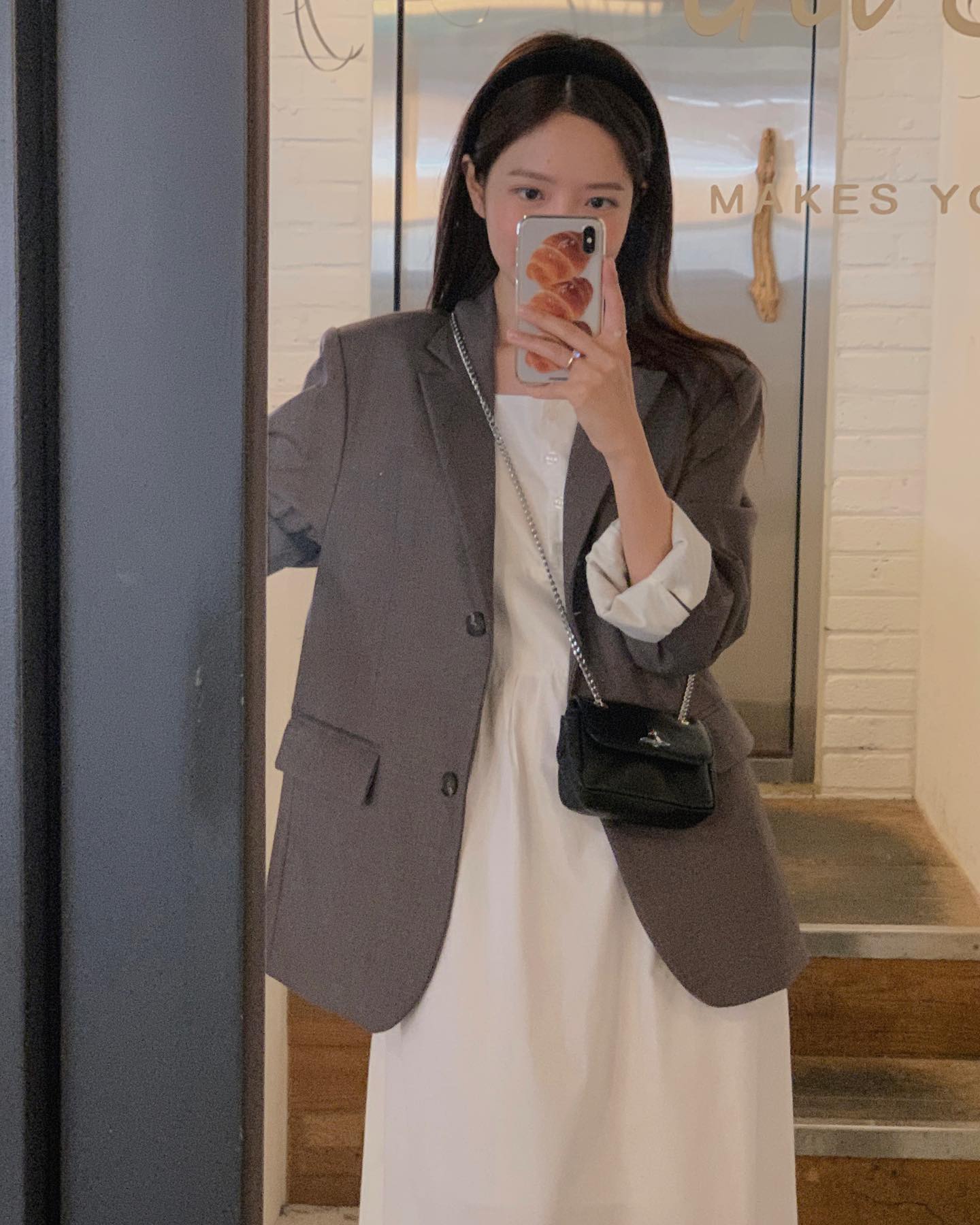 4 kiểu áo khoác hợp diện với váy trắng để vẻ ngoài sang xịn mịn hết cỡ-7