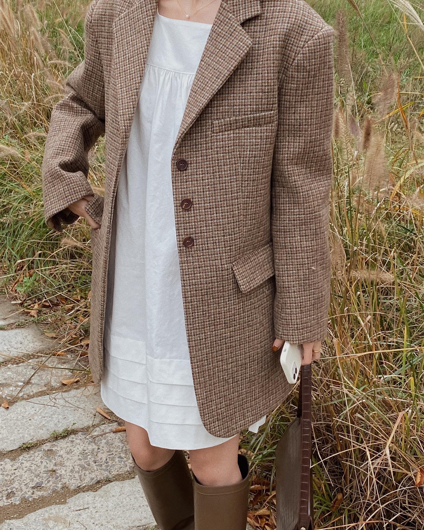 4 kiểu áo khoác hợp diện với váy trắng để vẻ ngoài sang xịn mịn hết cỡ-8