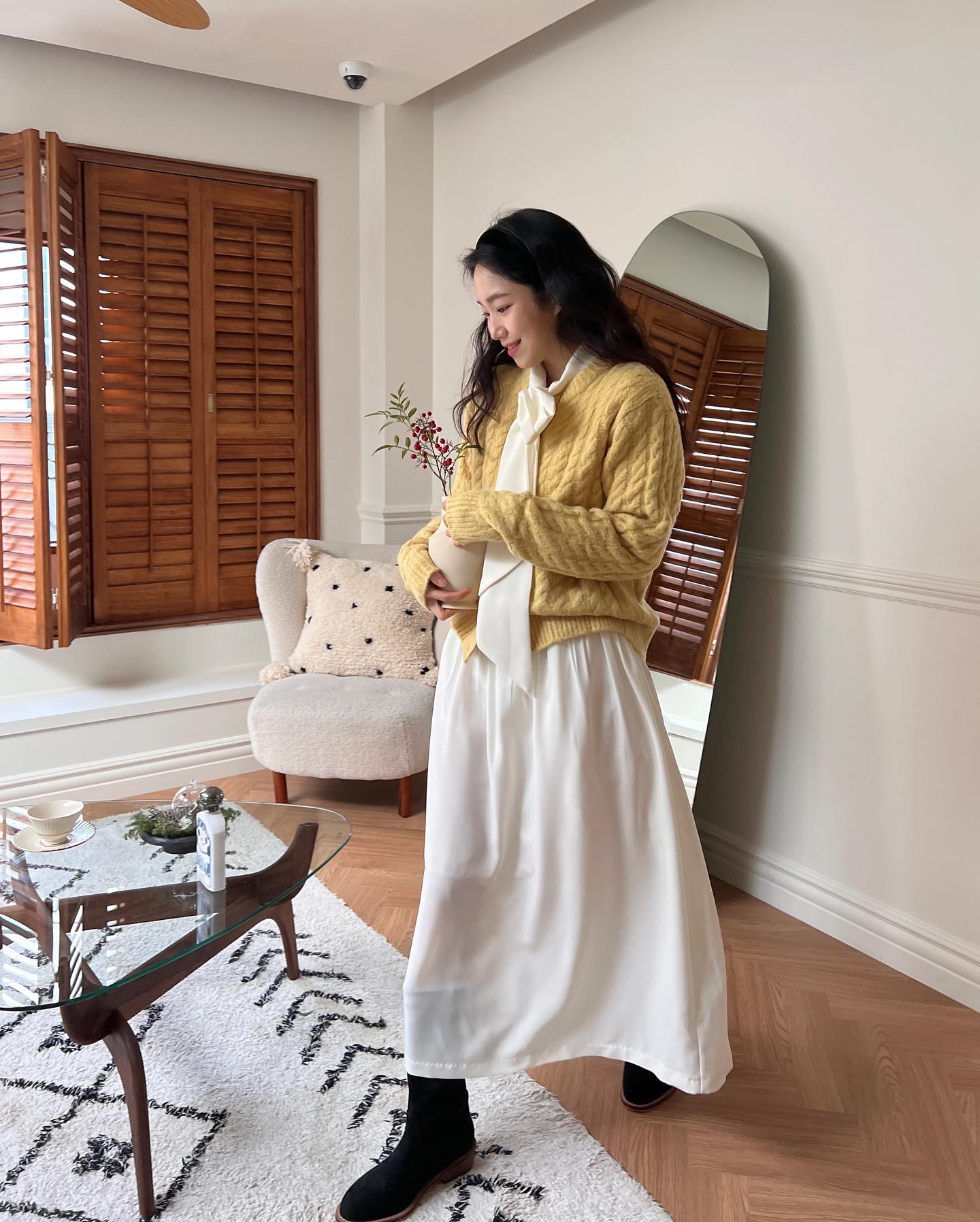 4 kiểu áo khoác hợp diện với váy trắng để vẻ ngoài sang xịn mịn hết cỡ-2