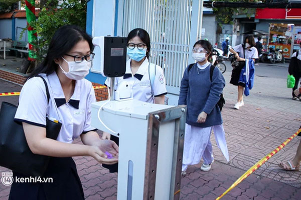 Cuối năm cô giáo nhắn vài dòng nhắc nhở học sinh, vô tình viết sai 1 từ mà cả lớp hốt hoảng: Hãy để chúng em ăn Tết bình yên-2