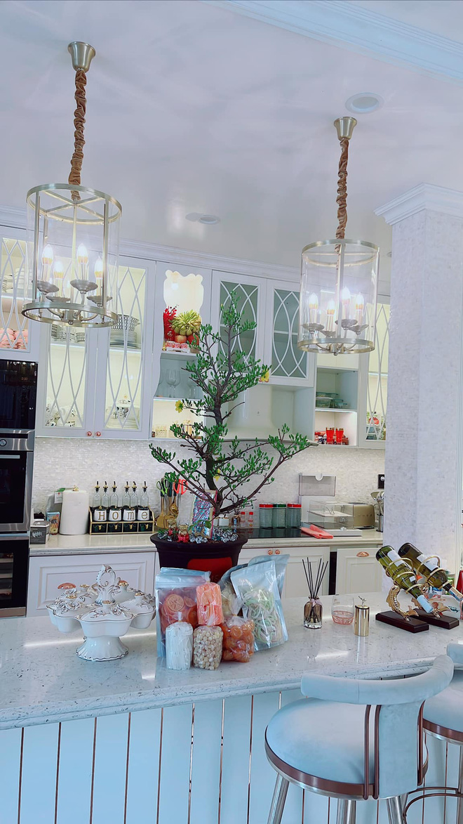 Lệ Quyên đón Tết đầu tiên trong căn biệt thự tiền tỷ mới tậu hoành tráng cỡ nào?-3