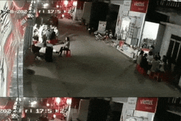 Xe công nông đâm vào bàn tiệc tất niên trước cửa nhà dân, diễn biến sau đó khiến ai cũng ngán ngẩm