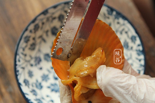 Chỉ mất 8 phút là đã có ngay món sò điệp hấp tỏi cho bữa tiệc Tất niên-2