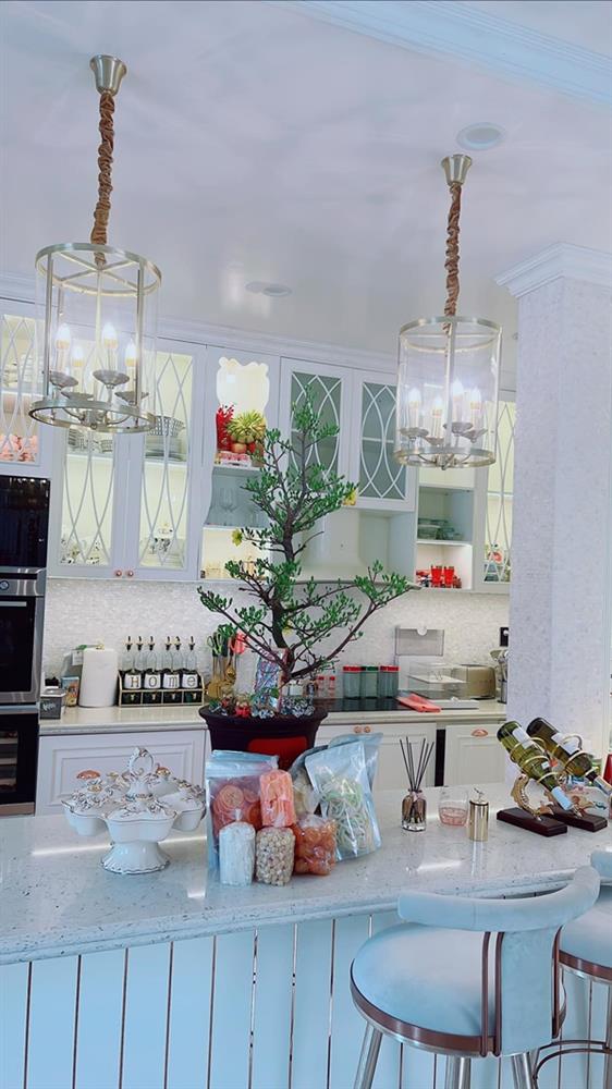 Lệ Quyên và Vũ Khắc Tiệp hé lộ thêm không gian sống thượng lưu sang chảnh và Tết ấm cúng trong biệt thự triệu đô-7