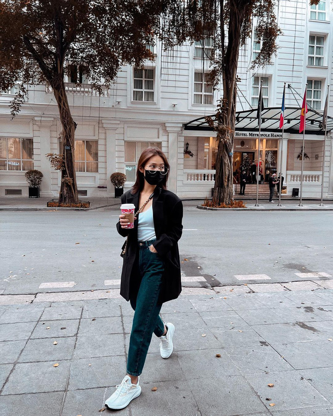 Ngắm Khả Ngân diện áo khoác, chị em sẽ biết cách mặc đồ đơn giản mà cực sang đi chơi Tết-3