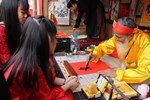 Năm mới bố mẹ đi chùa nào ở Hà Nội để cầu con thi cử đỗ đạt, học hành tiến tới?-6