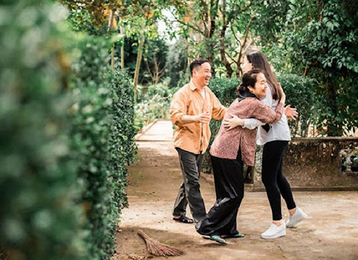 Đã 29 Tết nhưng 3 đứa con đều báo bận không về, tôi giận tắt điện thoại để rồi trước giao thừa nhận quà không ngờ-2