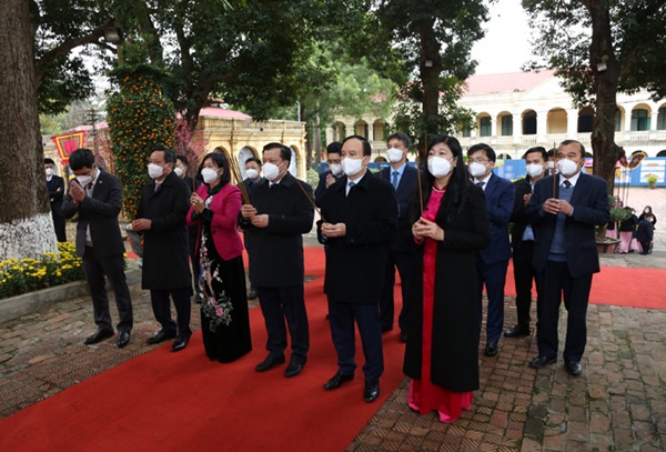 Lãnh đạo Thành phố dâng hương tưởng nhớ các vị liệt tổ, liệt tông và Chủ tịch Hồ Chí Minh-3