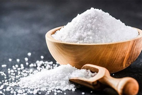 Sáng mùng 1 hãy âm thầm đặt một bát muối ở góc phòng khách, 3 ngày sau bạn sẽ bất ngờ về