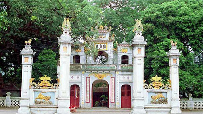 Năm mới bố mẹ đi chùa nào ở Hà Nội để cầu con thi cử đỗ đạt, học hành tiến tới?-4