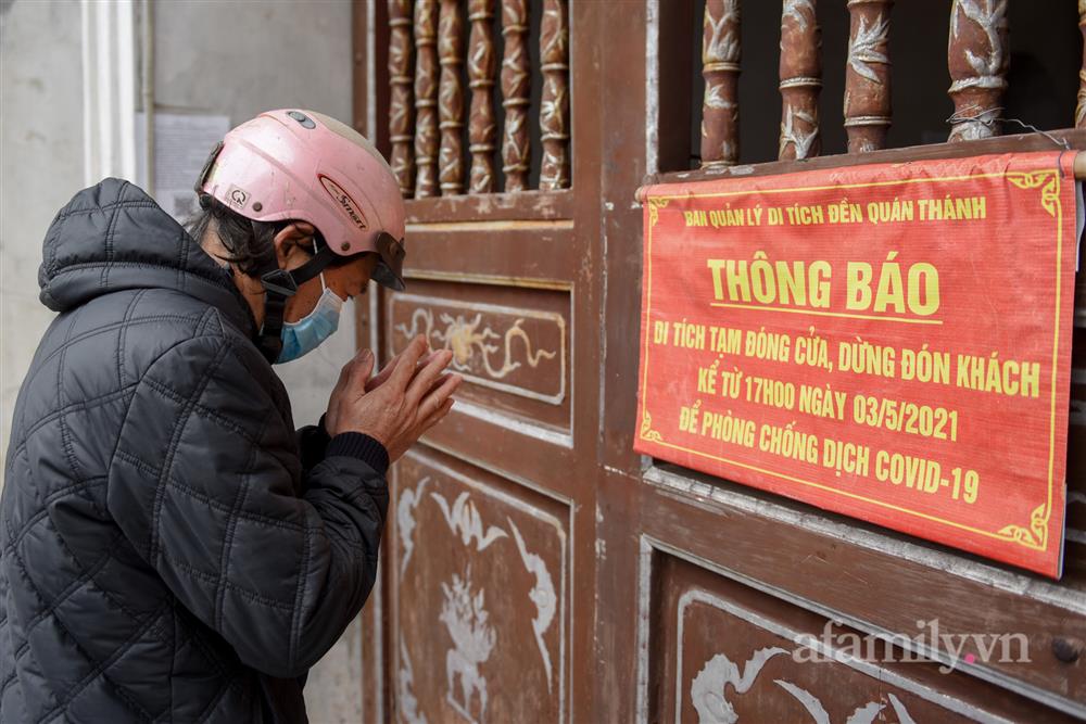 Hà Nội: Người dân tới chùa vái vọng cầu bình an trong ngày mùng 1 Tết-3