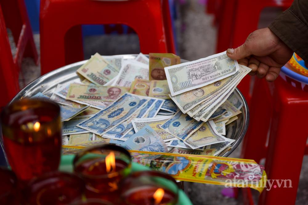 Hà Nội: Người dân tới chùa vái vọng cầu bình an trong ngày mùng 1 Tết-15