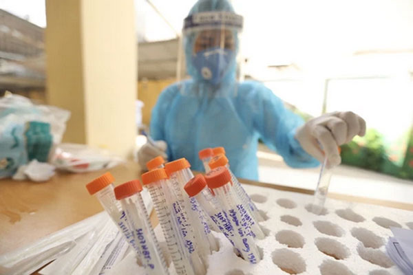 Ngày mùng 1 Tết, Hà Nội ghi nhận 2.705 ca mắc COVID-19-1