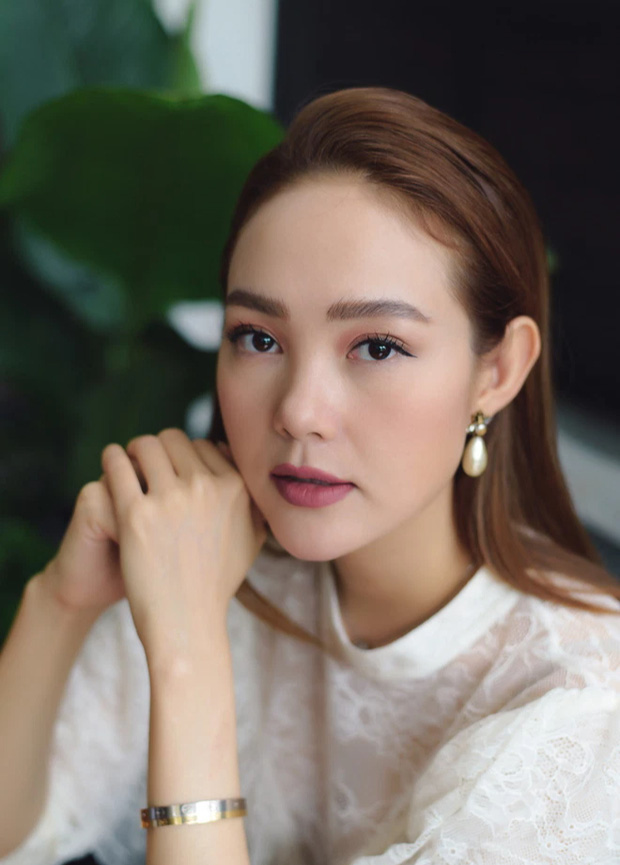 Minh Hằng khoe nhẫn kim cương cực khủng ở ngón áp út, còn khéo để lộ ai kia vào đúng mùng 1 Tết-3