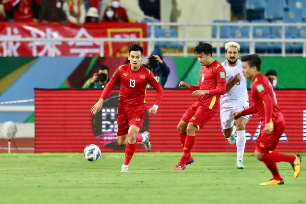 Netizen Trung Quốc ngay lúc này: Nước 1,4 tỷ dân mà không tìm được 11 người biết đá bóng? Giải tán đội tuyển đi!-2