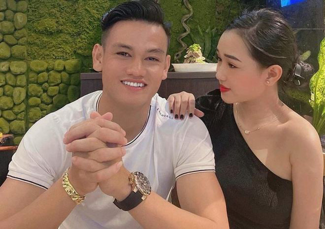 Mở bàn thắng vào lưới đội Trung Quốc, sao tuyển Việt Nam gây chú ý vì câu chuyện tình siêu đặc biệt cùng cô bạn gái sexy-2