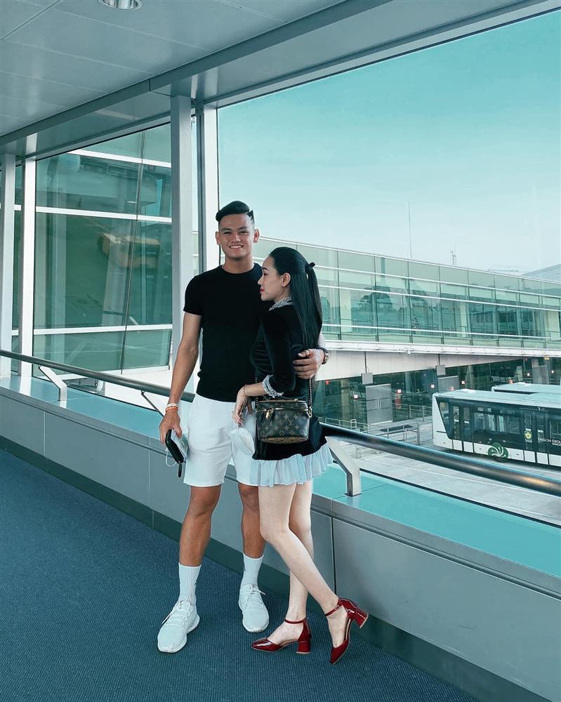 Mở bàn thắng vào lưới đội Trung Quốc, sao tuyển Việt Nam gây chú ý vì câu chuyện tình siêu đặc biệt cùng cô bạn gái sexy-3