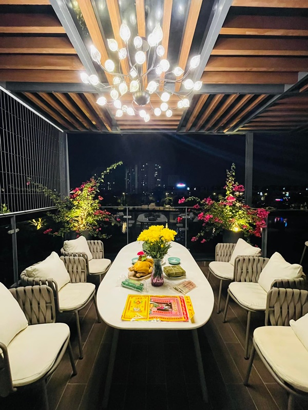 Góc nào nhà Đàm Thu Trang cũng có thể sống ảo, biệt thự hạng sang của Bảo Thy&nbsp;đủ các loại hoa Tết đắt tiền-16