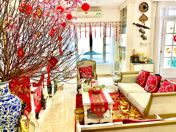 Góc nào nhà Đàm Thu Trang cũng có thể sống ảo, biệt thự hạng sang của Bảo Thy đủ các loại hoa Tết đắt tiền-29