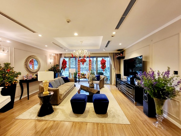Góc nào nhà Đàm Thu Trang cũng có thể sống ảo, biệt thự hạng sang của Bảo Thy đủ các loại hoa Tết đắt tiền-25