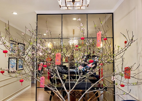 Góc nào nhà Đàm Thu Trang cũng có thể sống ảo, biệt thự hạng sang của Bảo Thy&nbsp;đủ các loại hoa Tết đắt tiền-26