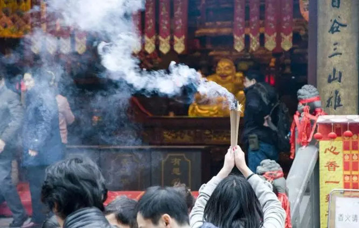 Tại sao trẻ con được khuyên không nên đến chùa? Nếu trẻ đi chùa vào dịp Tết cần chú ý những gì?-1