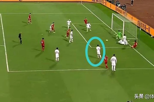 Ngôi sao triệu đô như gái mới lớn, đội trưởng hèn nhát, trách gì Trung Quốc chả thua đậm-1