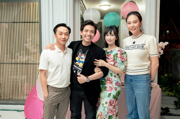 Vợ chồng Cường Đô la làm khách quý của đại gia Minh Nhựa nhân ngày đầu năm, nhìn ảnh cũng thấy sự giàu sang-1