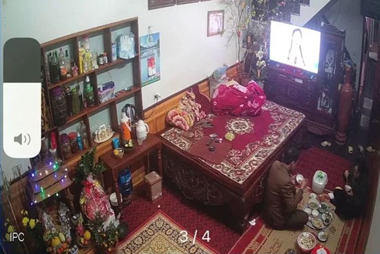 Lấy chồng xa, Tết nhìn bố mẹ lủi thủi ăn cơm với nhau mà chỉ biết trốn vào phòng khóc