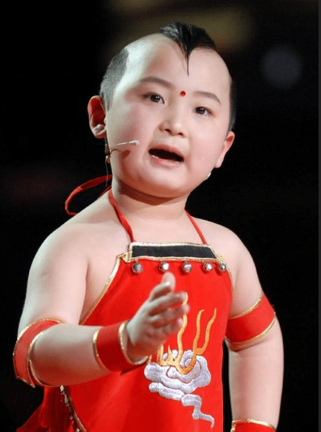 Số phận em bé trong tranh Tết” nổi tiếng: Là biểu tượng của hạnh phúc nhưng ra đi đau đớn năm 8 tuổi vì câu nói máu lạnh của mẹ-1