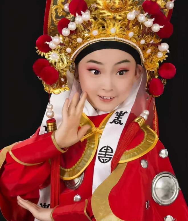 Số phận em bé trong tranh Tết” nổi tiếng: Là biểu tượng của hạnh phúc nhưng ra đi đau đớn năm 8 tuổi vì câu nói máu lạnh của mẹ-2