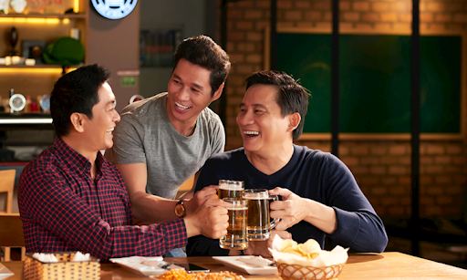 Về ngoại cúng hoá vàng tôi giận đến run người khi chồng say rượu thẳng thừng đề nghị với bố vợ chuyện tày đình-2