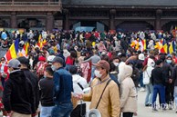 Hàng nghìn người đi lễ chùa Tam Chúc ngày mùng 3 Tết nhưng không còn cảnh chen lấn
