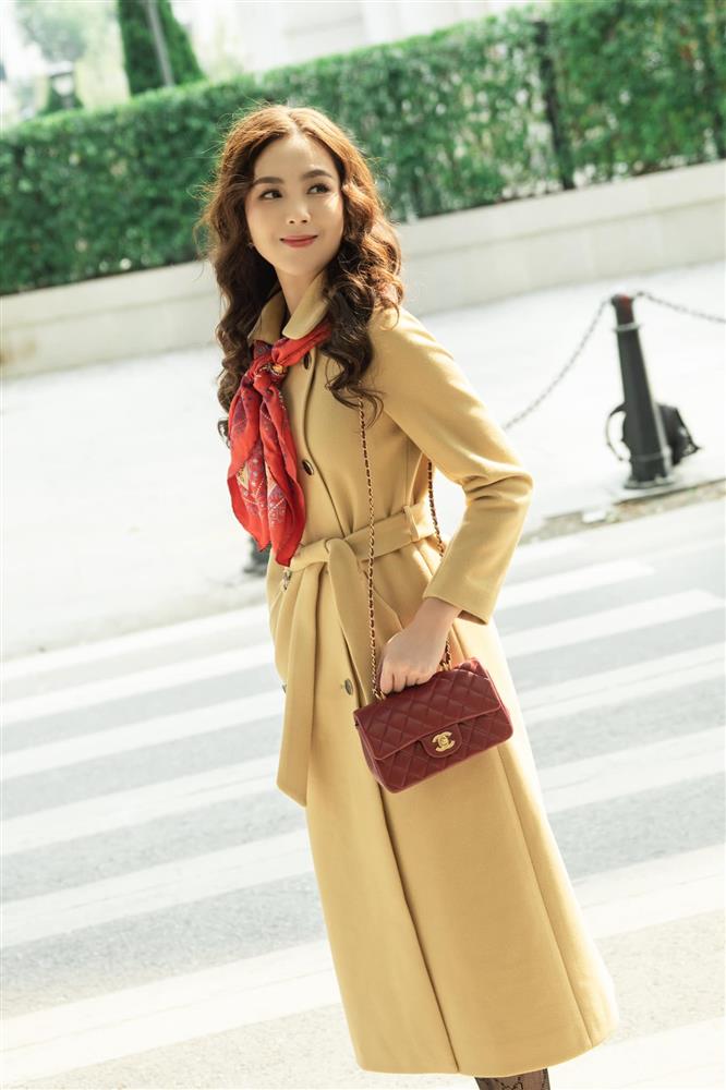 MC Mai Ngọc lên đồ mùa lạnh quá khéo, không hề lụp xụp mà còn sang chảnh và trẻ xinh ra mấy tuổi-2