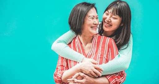 Mẹ vất vả nấu cơm phục vụ chị dâu đẻ, ai ngờ chị lén đổ hết đi, tôi dằn mặt thì chị ậm ừ tiết lộ-1