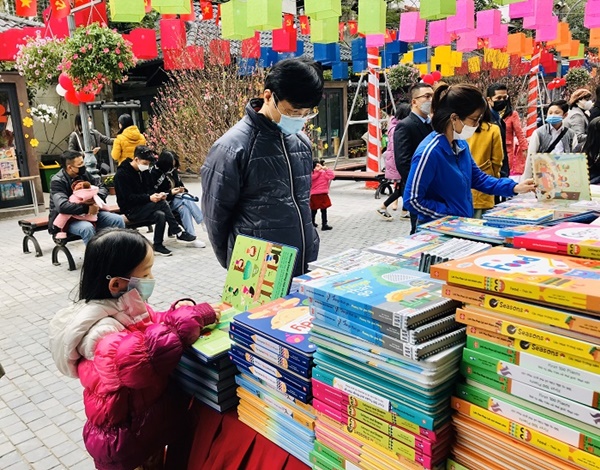 Nhiều độc giả nhí” đến với Phố Sách Xuân Nhâm Dần ngày mùng 2 Tết-2