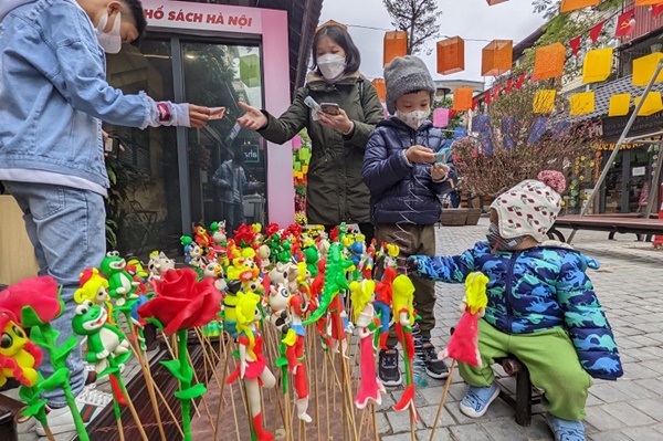 Nhiều độc giả nhí” đến với Phố Sách Xuân Nhâm Dần ngày mùng 2 Tết-6