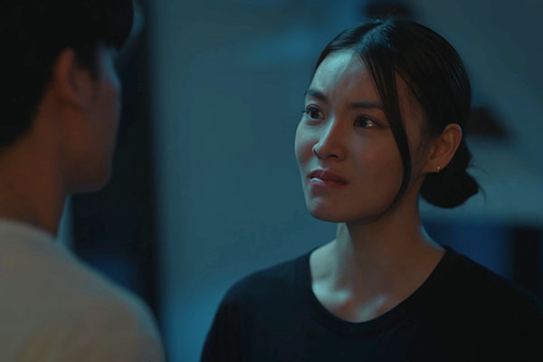 Nhận cuộc gọi từ nữ shipper, cô gái chạy ra ngoài, ngỡ ngàng rồi xót xa vì cảnh trước mắt-2