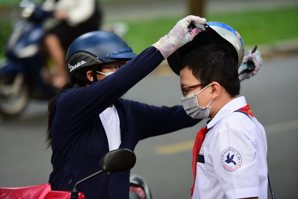 Phụ huynh lo cai nghiện máy tính, điện thoại cho con trước khi đến trường-1