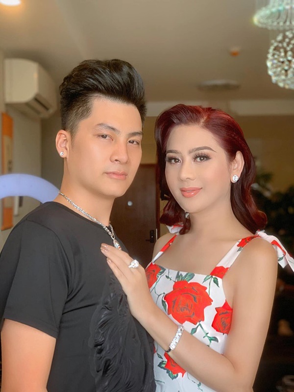 Chồng cũ tình tứ bên người yêu mới, nói 1 câu chối bỏ 4 năm hôn nhân với Lâm Khánh Chi khiến dân tình phẫn nộ-9