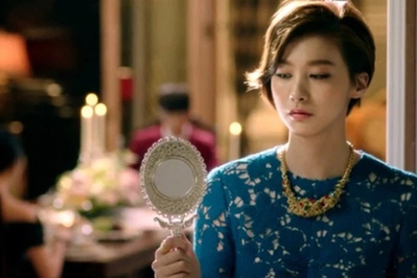 Cãi nhau với chồng, vợ bỏ về nhà ngoại, 2 tuần sau quay về gặp gái lạ chỉ mặc đồ ngủ đứng ngoài ban công với lí do hết hồn-1