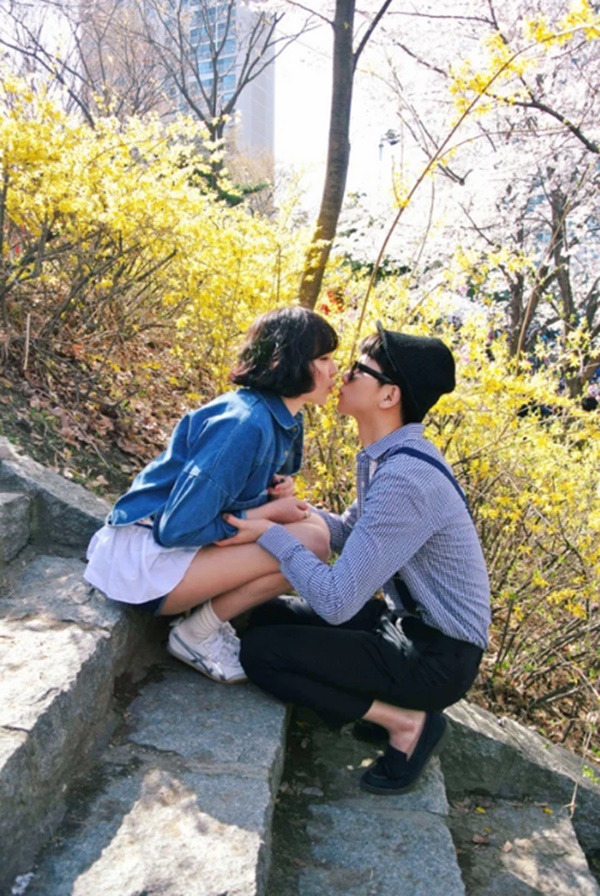 Cãi nhau với chồng, vợ bỏ về nhà ngoại, 2 tuần sau quay về gặp gái lạ chỉ mặc đồ ngủ đứng ngoài ban công với lí do hết hồn-2